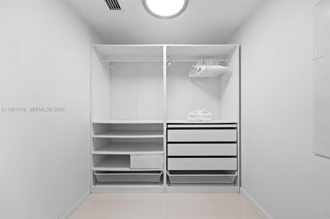 Building Photo - 475 Brickell Ave