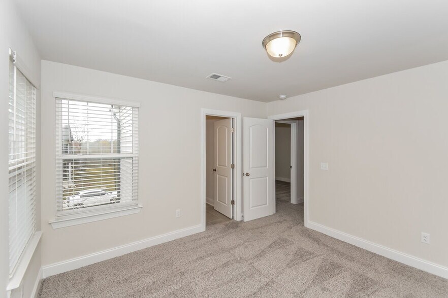 Building Photo - 1723 Tahoma Dr