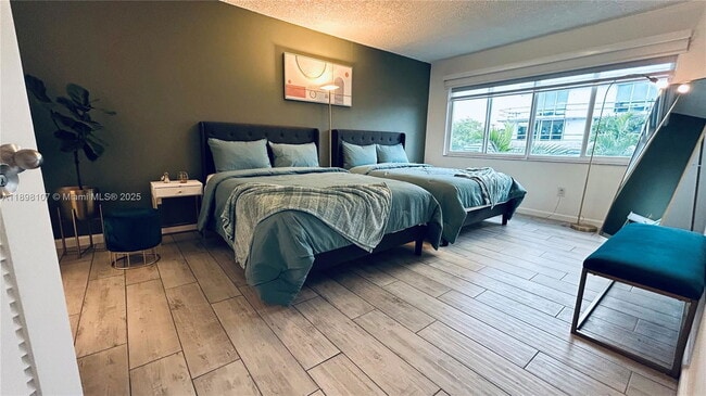 Building Photo - 9971 W Bay Harbor Dr