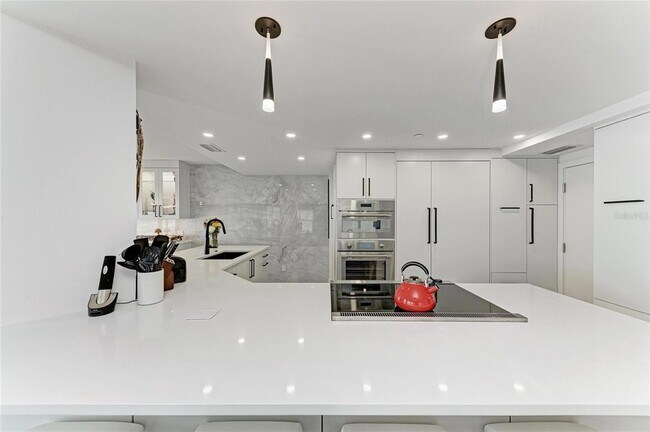 Building Photo - 603 Longboat Club Rd