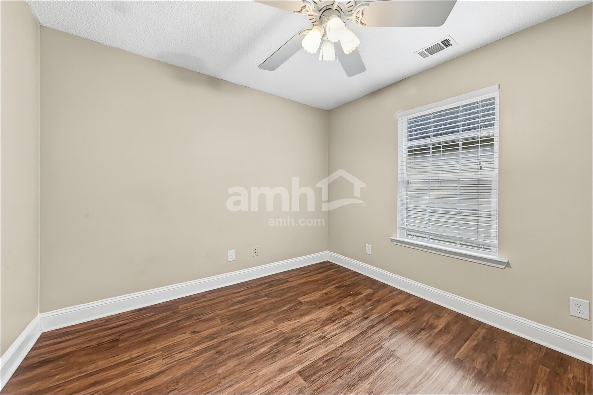 Building Photo - 738 Laurel Hill Cir
