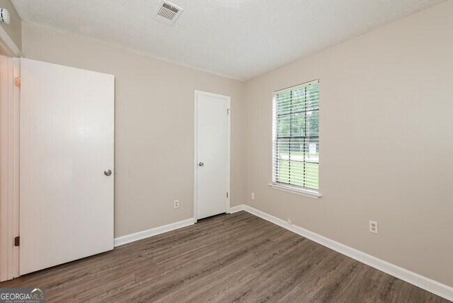 Building Photo - 6052 Creekford Dr