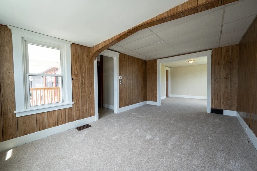 Building Photo - 15 Andrews Ave