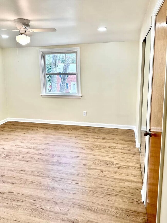 Building Photo - 33 Sterner Ave