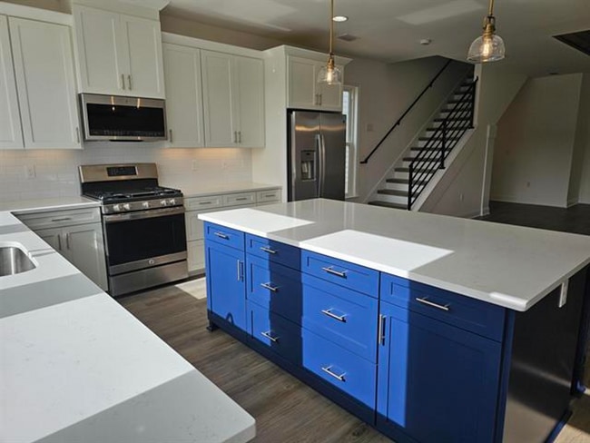 Building Photo - Newer Construciton Home In Canopy - Next T...