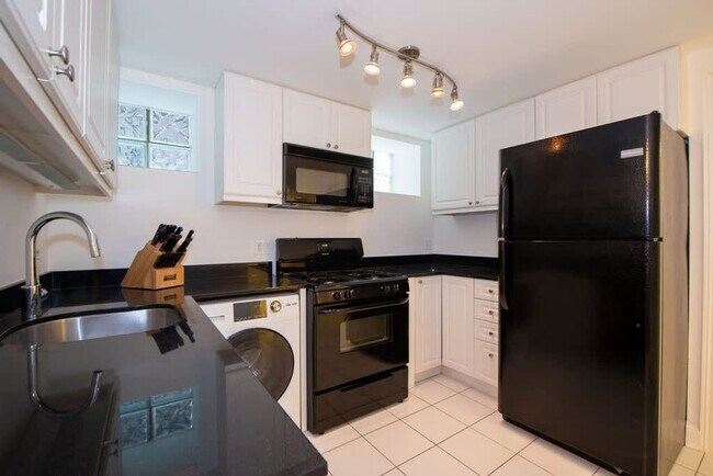 Building Photo - 1633 N North Park Avenue