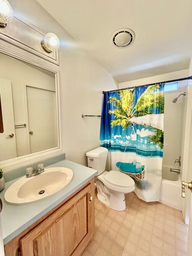 Building Photo - Charming 2-Bedroom 2-Bathroom Furnished Ma...