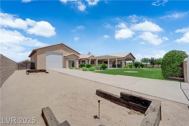 Building Photo - 1.2 Acres with Indoor & Outdoor RV Parking!!!!