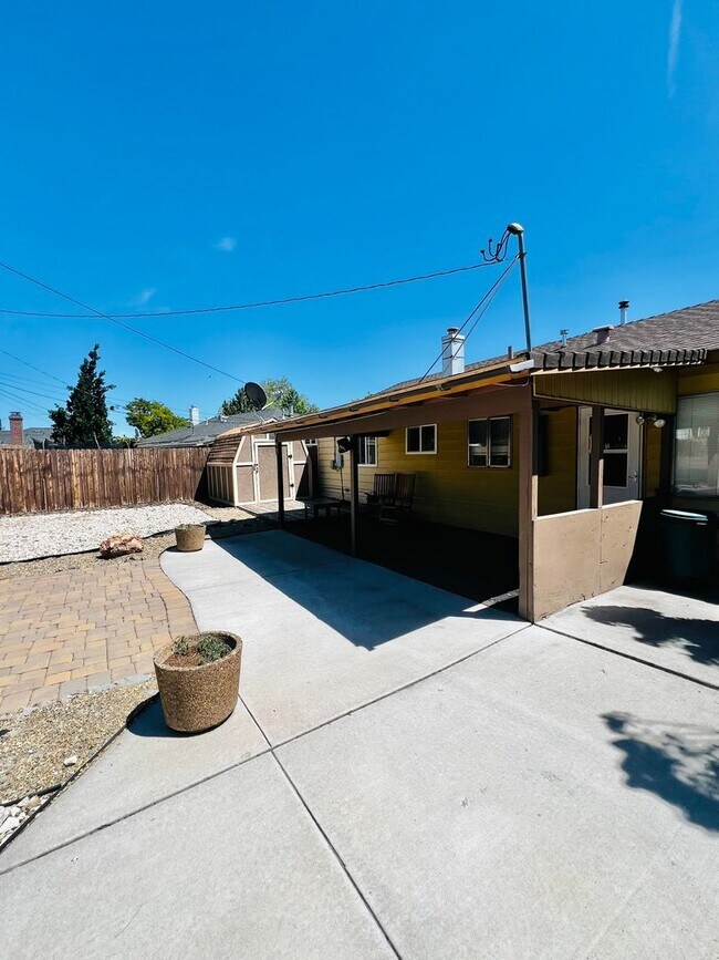 Building Photo - 1643 Stewart St