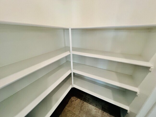 Building Photo - 1131 W Chimes Tower Dr