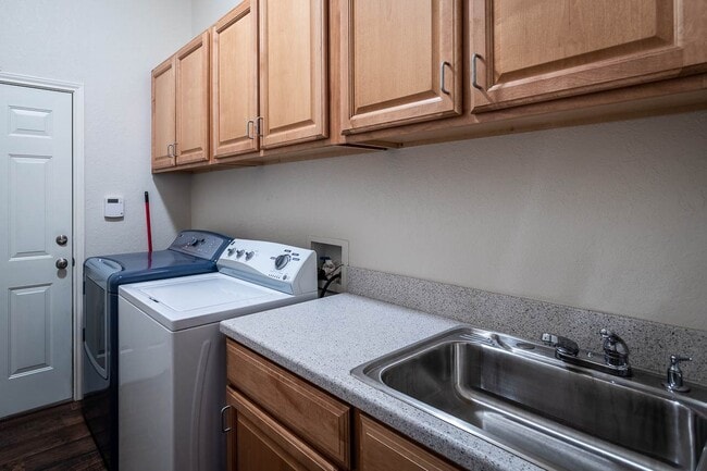 Building Photo - 100 Timber Rock Dr