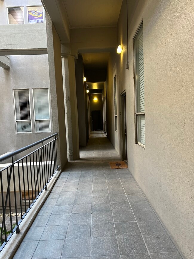 ATRIUM WALKWAYS 3RD FLOOR - 333 Julia St