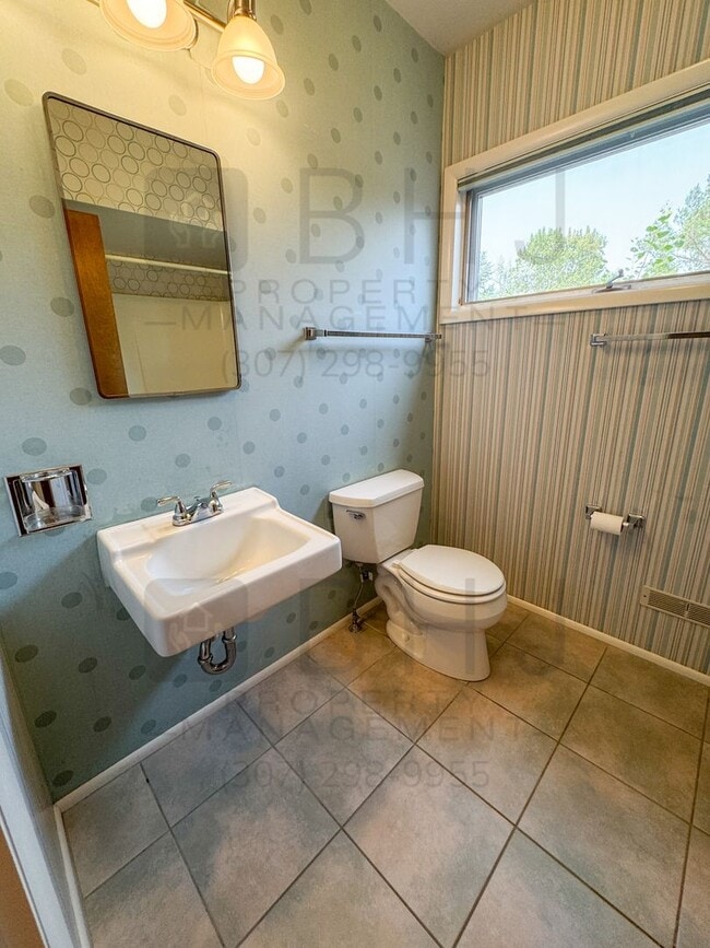 Building Photo - 21 Mills Ln