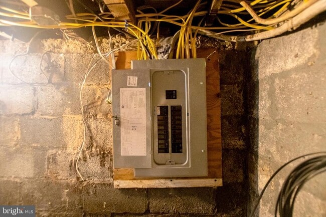 Building Photo - 1425 Manor Rd