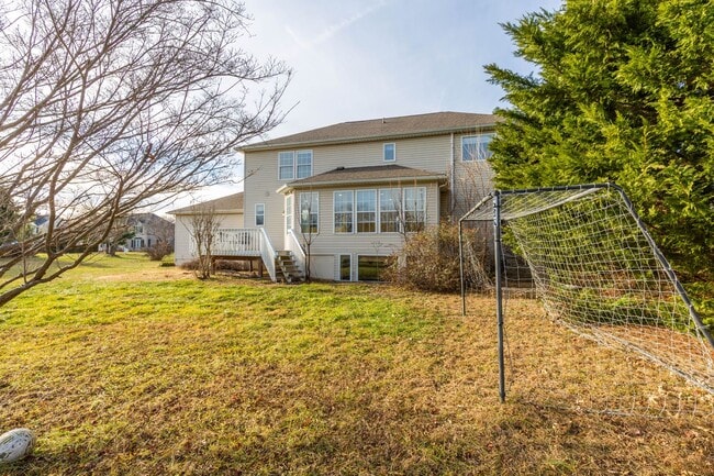 Building Photo - 4 bed, 3.5 bath Single Family Home in Charles Town, WV