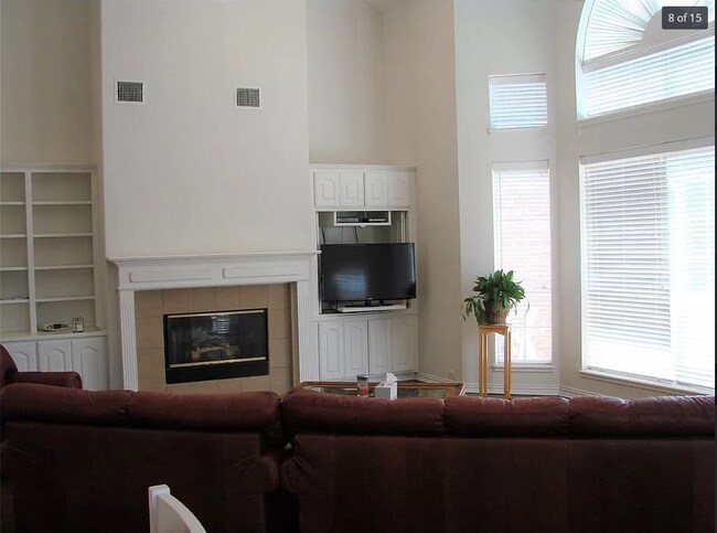 Building Photo - 1605 Berwick Dr