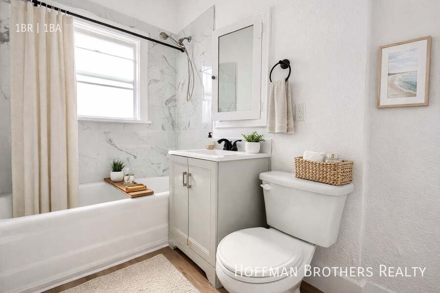 Building Photo - 2837 S Bronson Ave