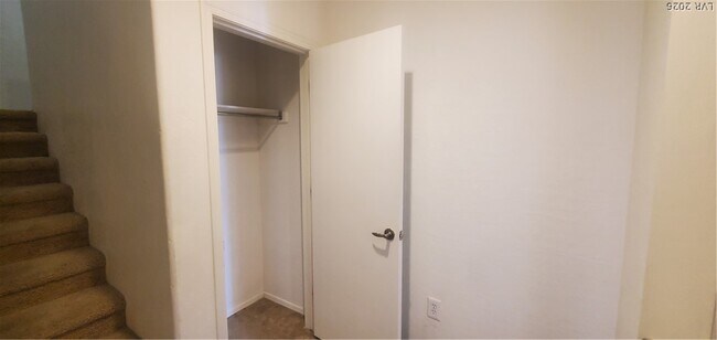 Building Photo - 6868 Sky Pointe Dr