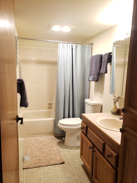 Building Photo - 9645 Independence Dr
