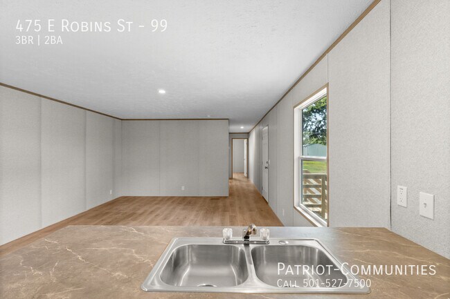 Building Photo - 475 E Robins St