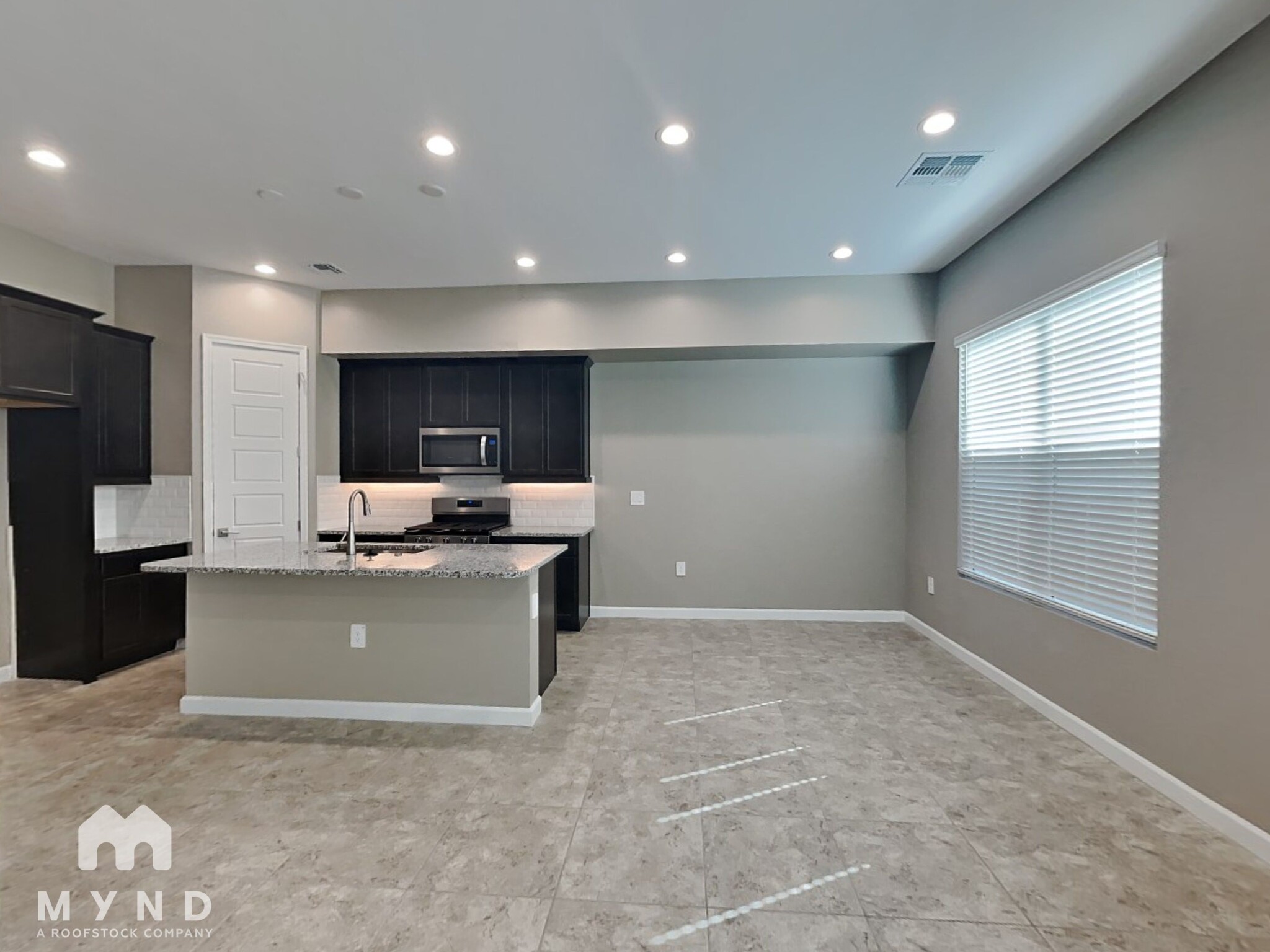 Building Photo - 4839 E Village Dr