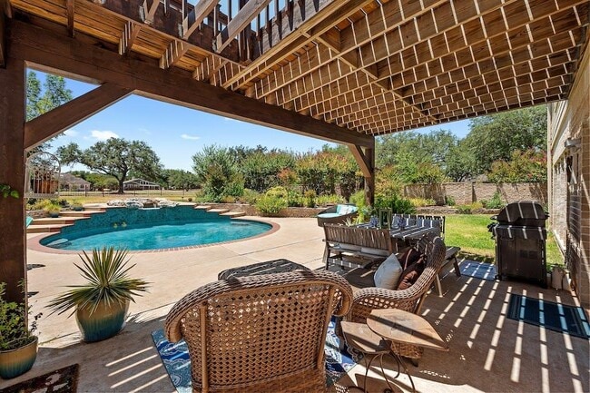 Building Photo - 1207 Lakeway Dr