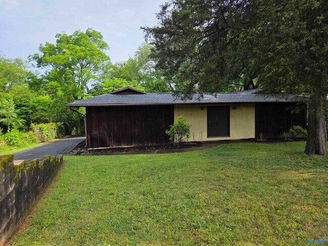 Building Photo - 1209 Governors Dr SE