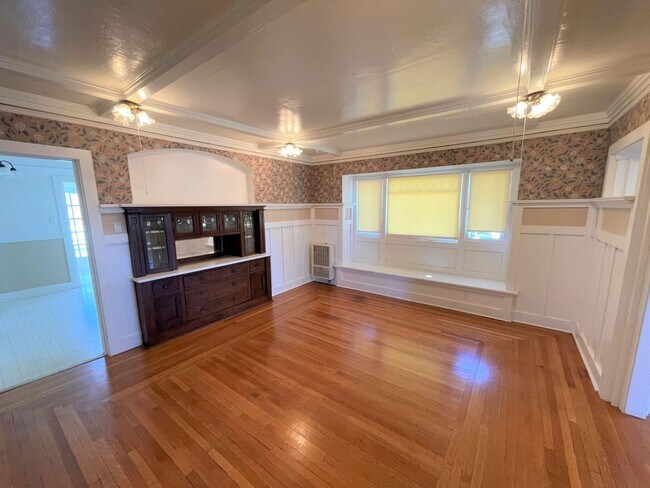 Building Photo - 1093 E Main St