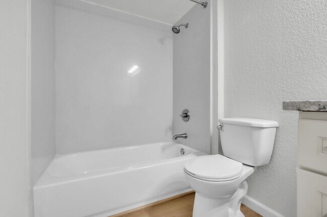 Building Photo - **Completely Remodeled ** 1BR/1BA w/ Private Patio + Garage in Sacramento **