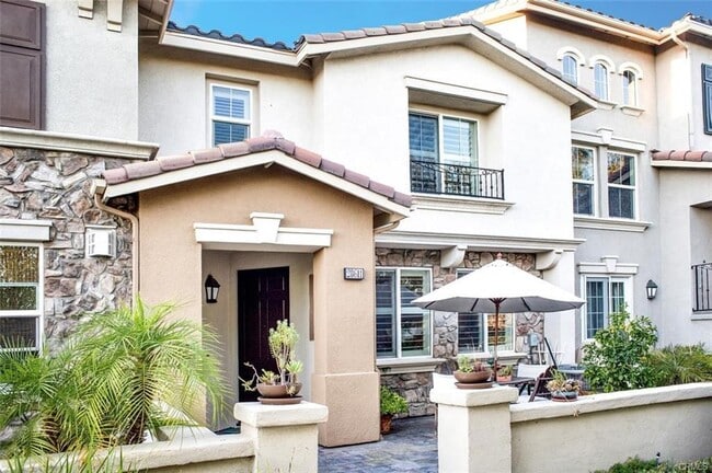 Building Photo - Gorgeous Harveston Townhome - Just across ...