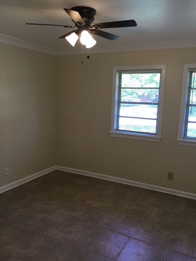 Building Photo - GORGEOUS 4/3 BROADMOOR HOME-UPDATED-MUST SEE