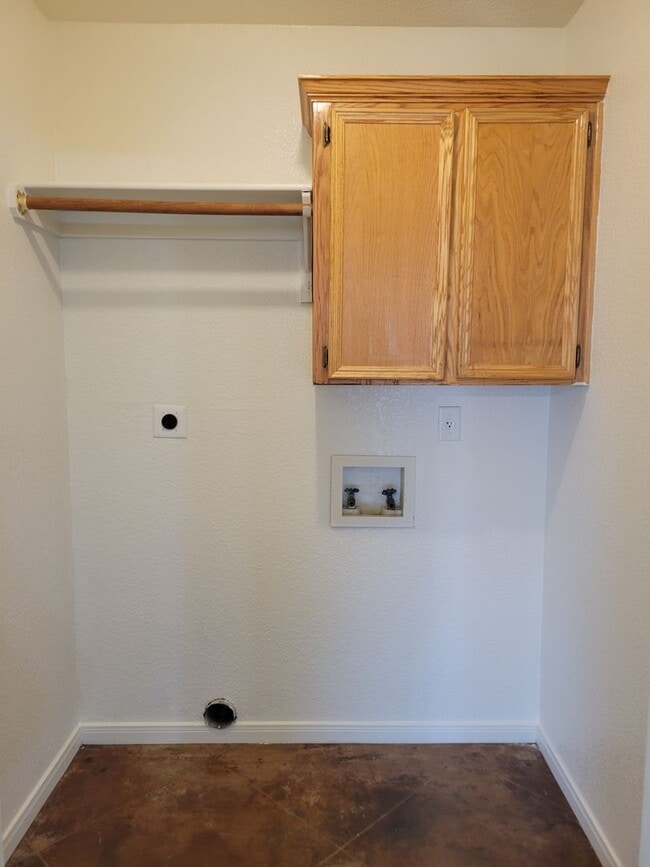 Building Photo - 3503 Dustin Ct