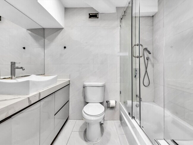 Building Photo - 3725 S Ocean Dr
