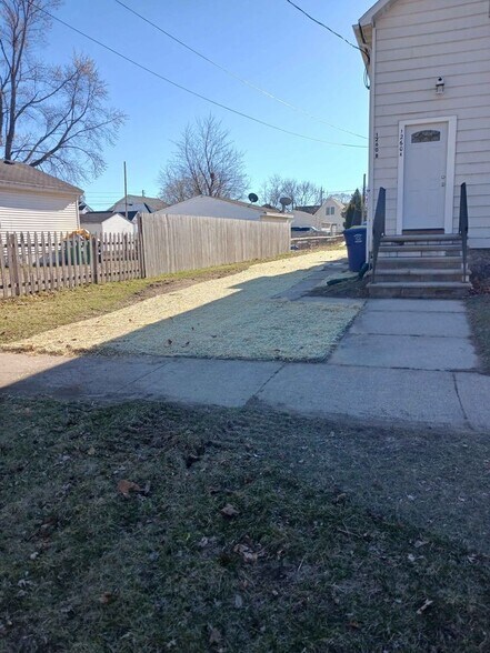 Building Photo - 1260 Day St