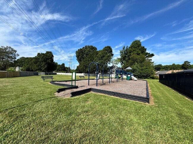 Building Photo - Glenleigh 1st-time Rental! Pet-Friendly, End-Unit Townhome, Cul-De-Sac with HUGE fenced backyard!