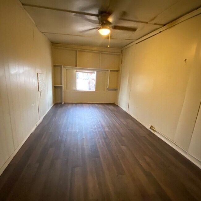 Building Photo - $0 First Month's Rent / $0 Deposit at Move-in