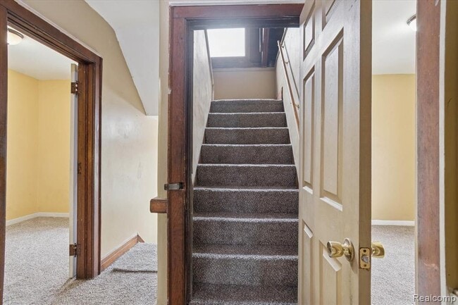 Building Photo - 5421 Toledo St