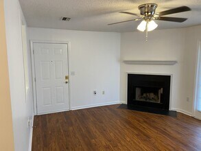 Building Photo - 501 Pelham Square Way