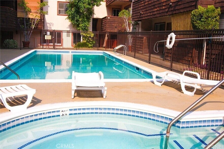 Building Photo - 5403 Newcastle Ave