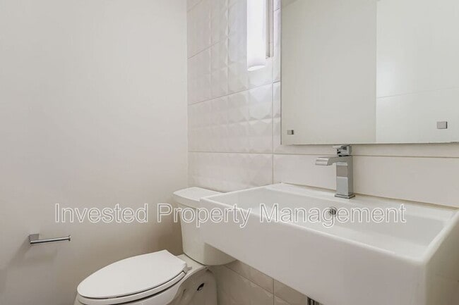 Building Photo - 2625 W 25th Ave