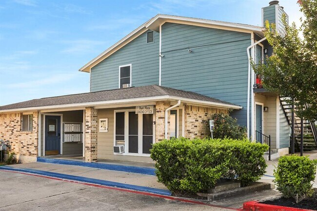 Building Photo - 829 Park Plaza Dr