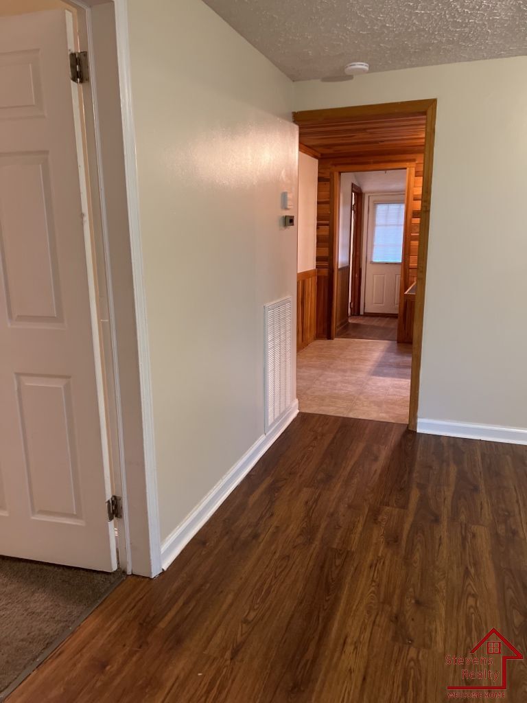 Building Photo - 864 Treewood Dr