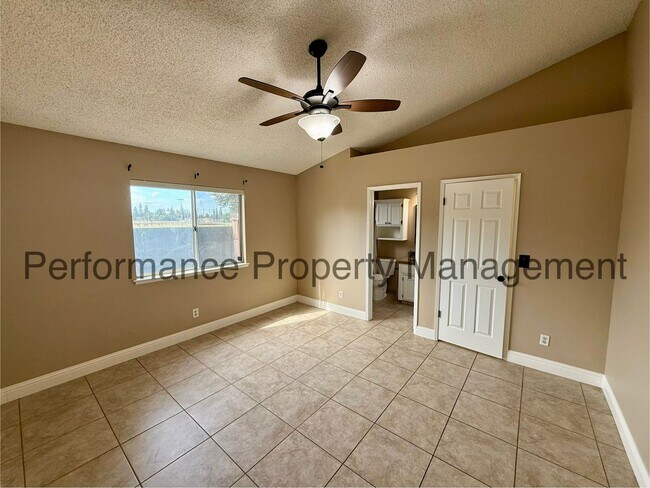 Building Photo - Beautiful 3 Bed/2 Bath Home in Fresno w/ RBP & $0 Deposit Option