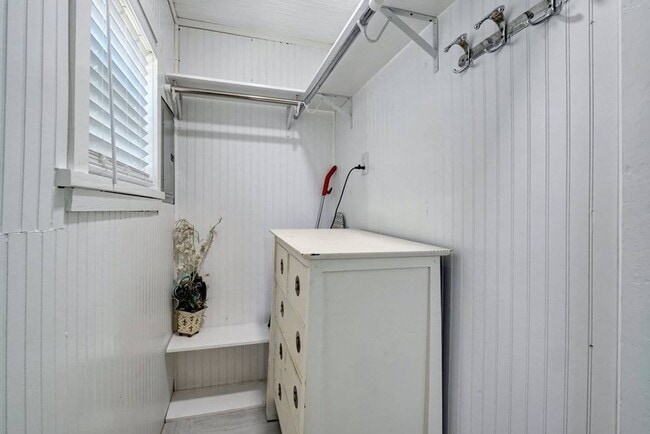 Building Photo - 5 Oystershell Ln