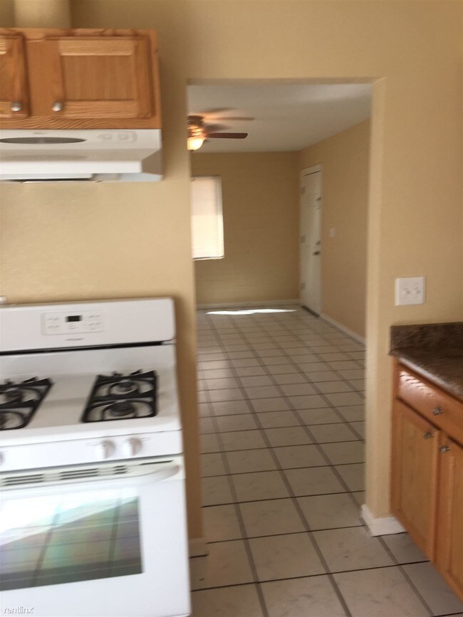 Building Photo - 2 br, 1 bath Duplex - 833 E Alice Ave Apt A