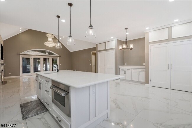 Building Photo - 10 N Rd