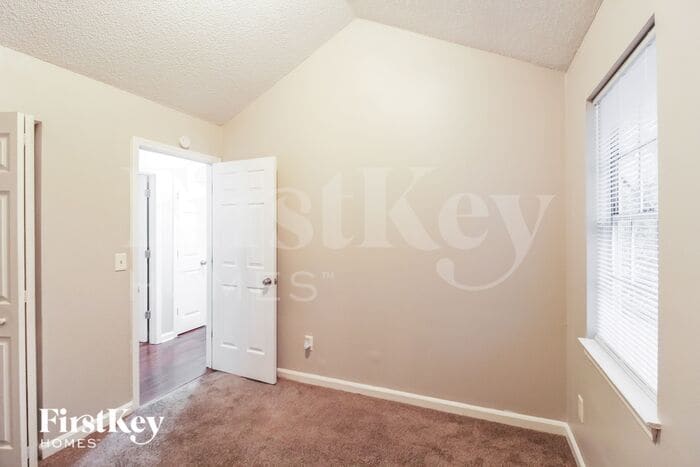 Building Photo - 1237 Regal Heights Dr