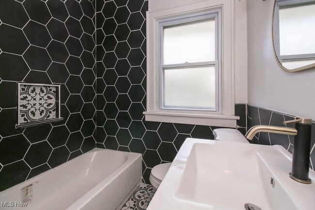 Building Photo - 2537 S Taylor Rd