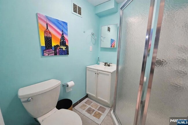 Building Photo - 103 E Cedar Ln