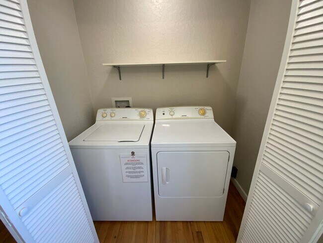Building Photo - 3 Bedroom Single Story Home Near Gibson Bl...